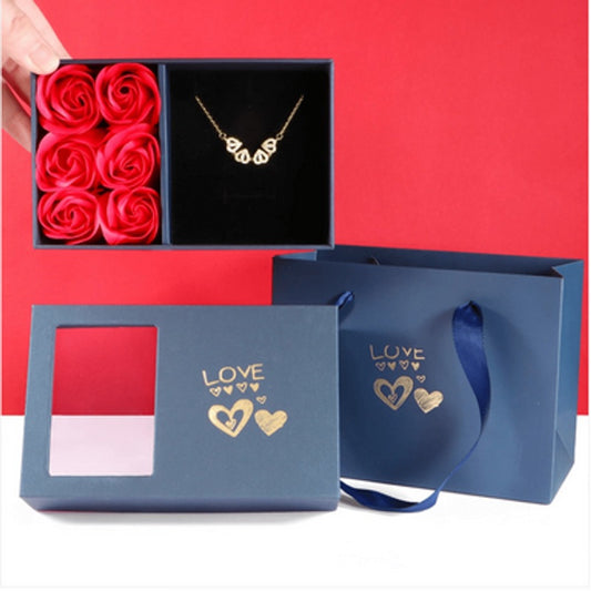 Κολιέ Τριφύλλι Καρδιάς + Κουτί με 6 Τριαντάφυλλα